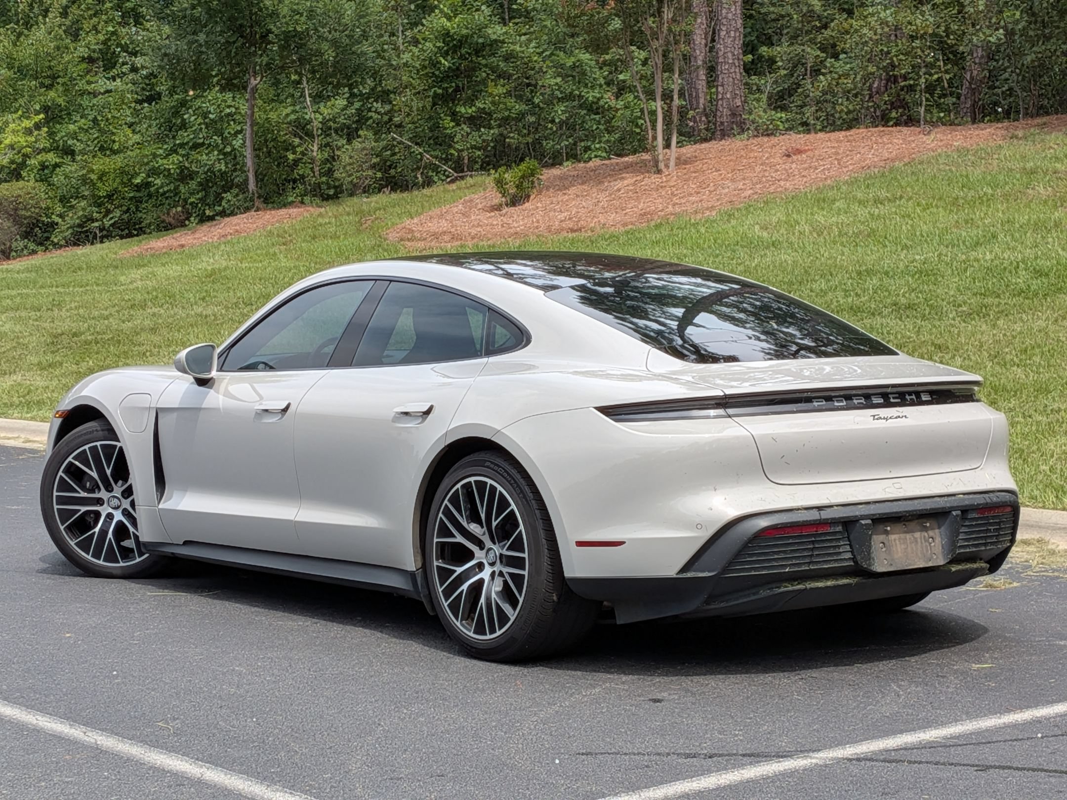 Used 2022 Porsche Taycan RWD image 3