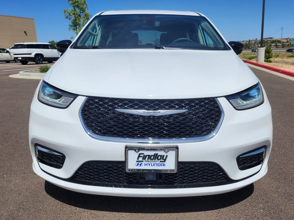 Used 2024 Chrysler Pacifica Touring-L FWD image 10
