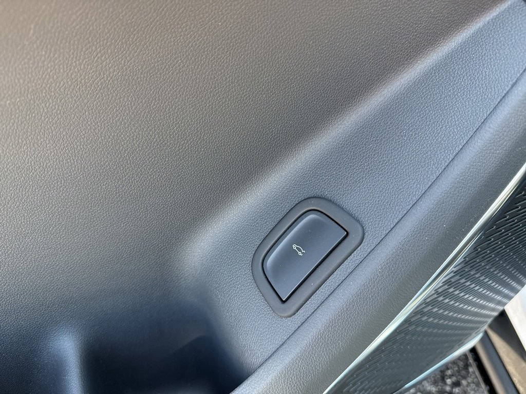 Used 2024 Chevrolet Traverse RS image 22