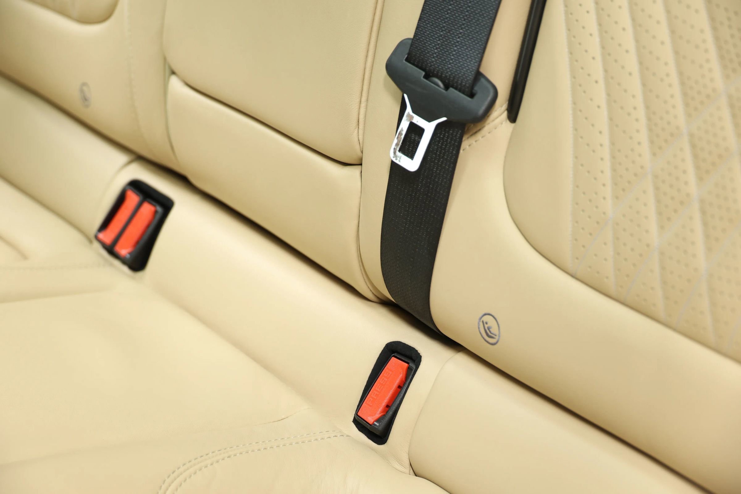 Used 2021 Aston Martin DBX image 57