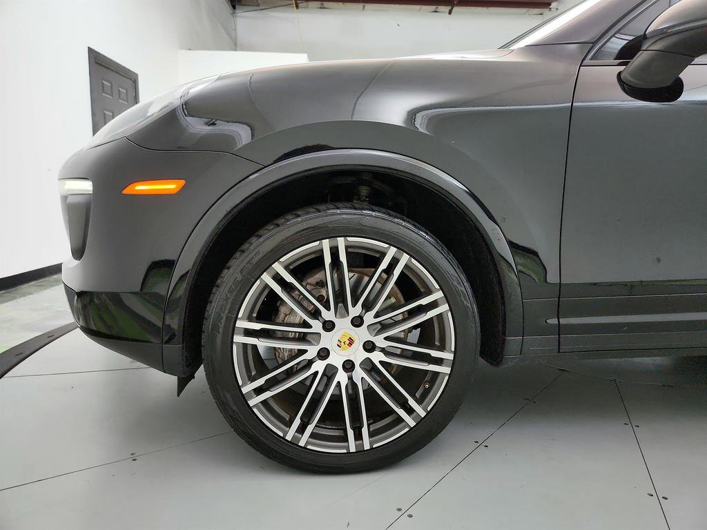 Used 2017 Porsche Cayenne Platinum Edition image 34