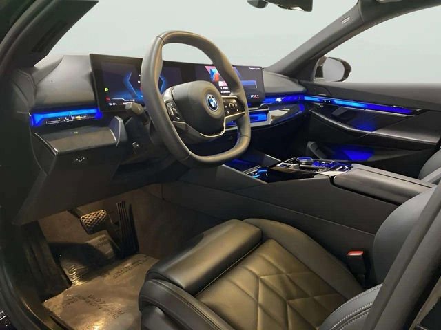 Used 2025 BMW i5 eDrive40i image 55