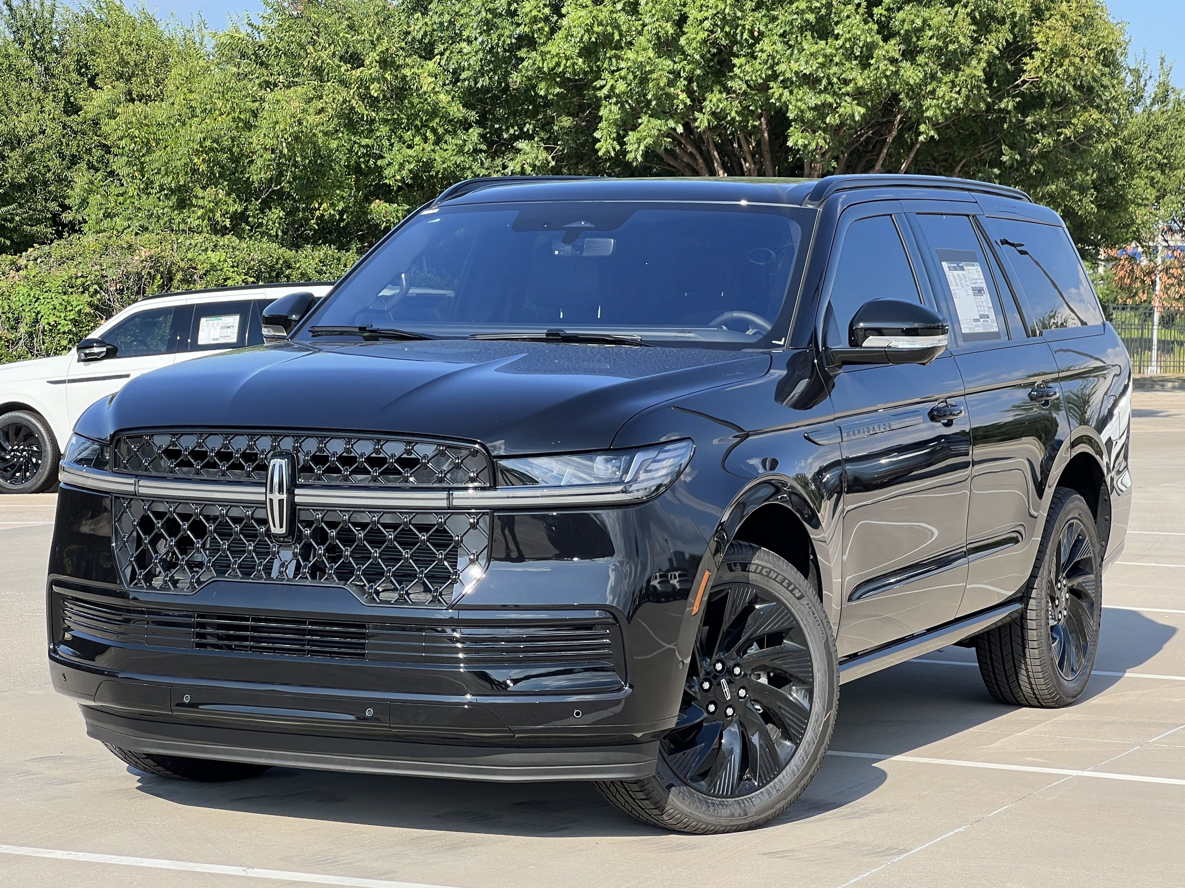 New 2025 Lincoln Navigator Reserve w/ Jet Appearance Package