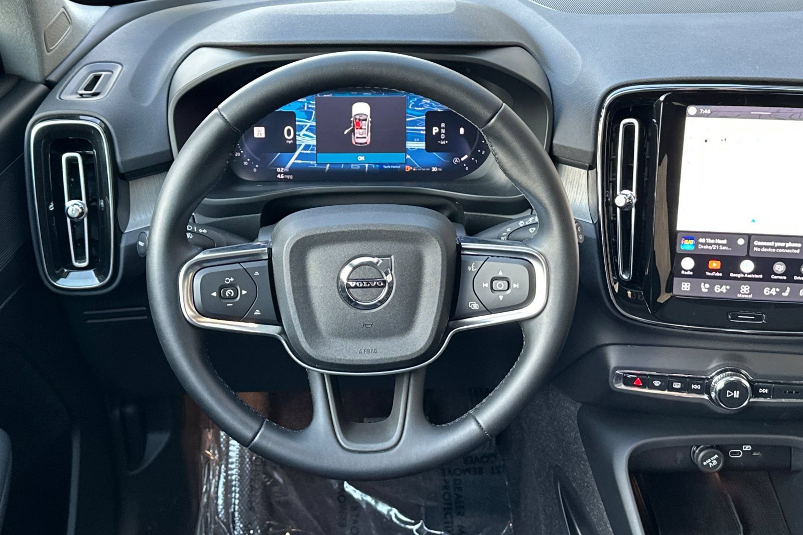 Certified 2025 Volvo XC40 B5 Plus AWD/4WD image 17