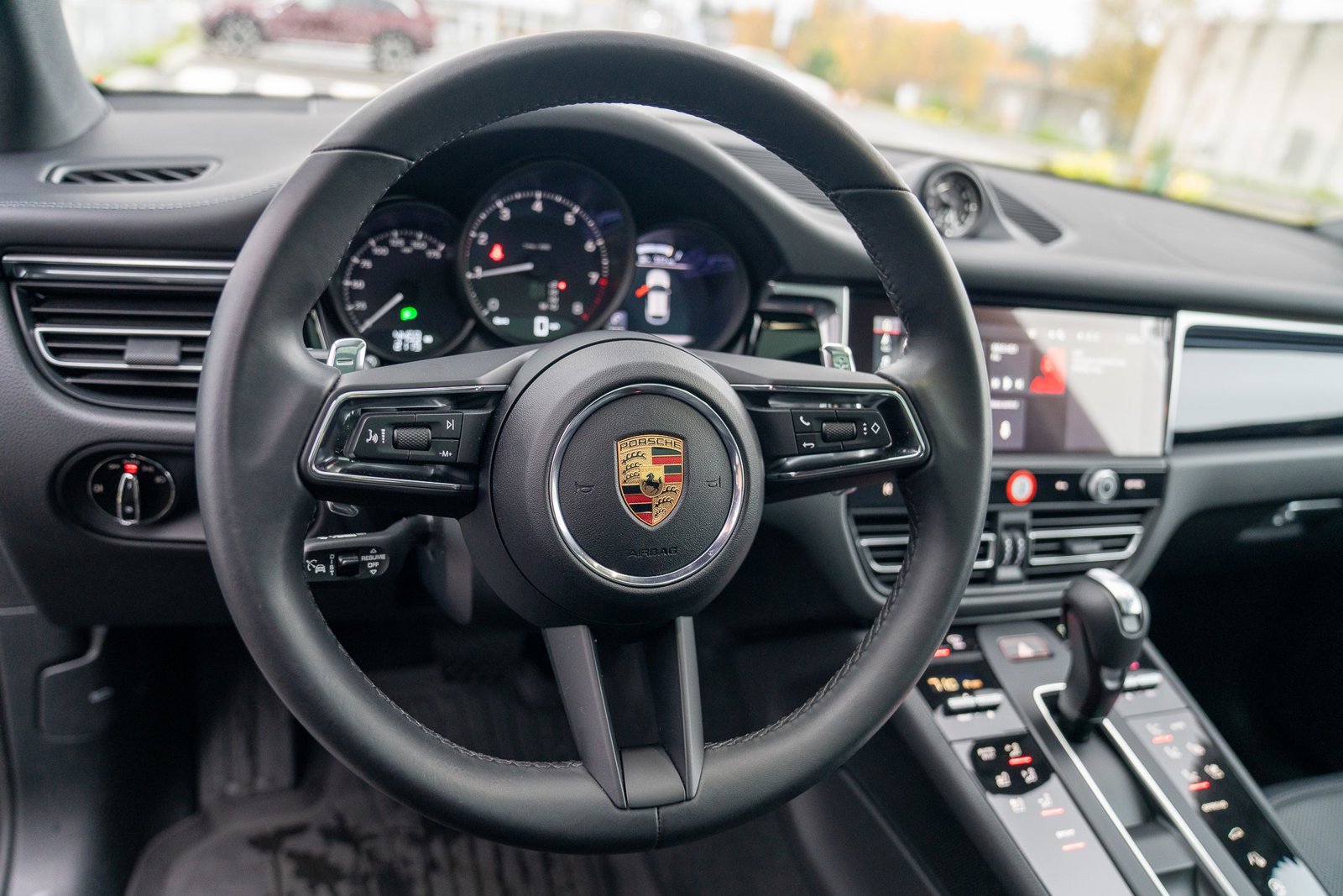 Used 2025 Porsche Macan image 14