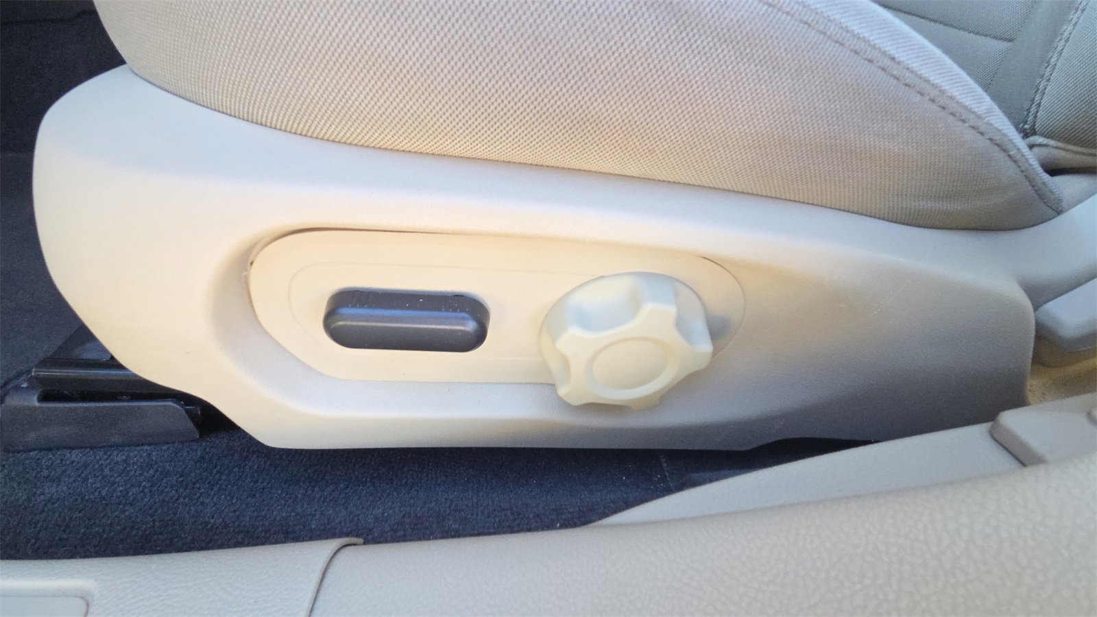 Used 2018 Ford Taurus SE image 24