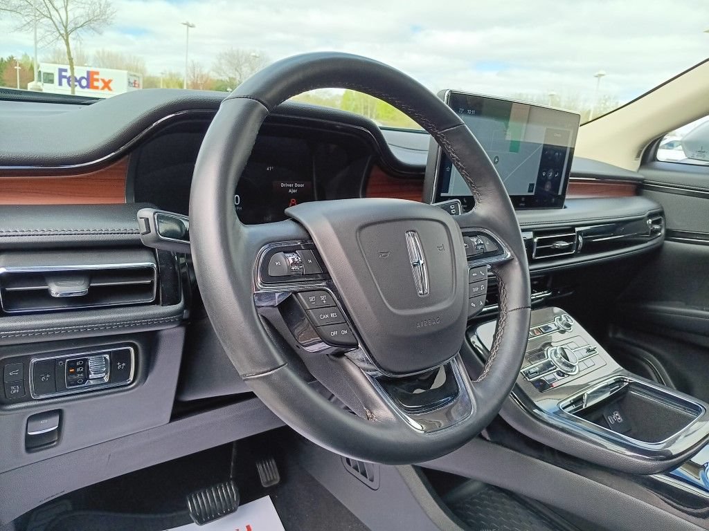 Used 2023 Lincoln Nautilus Reserve AWD/4WD image 13