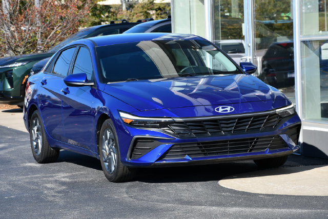 Used 2024 Hyundai Elantra SEL FWD image 6