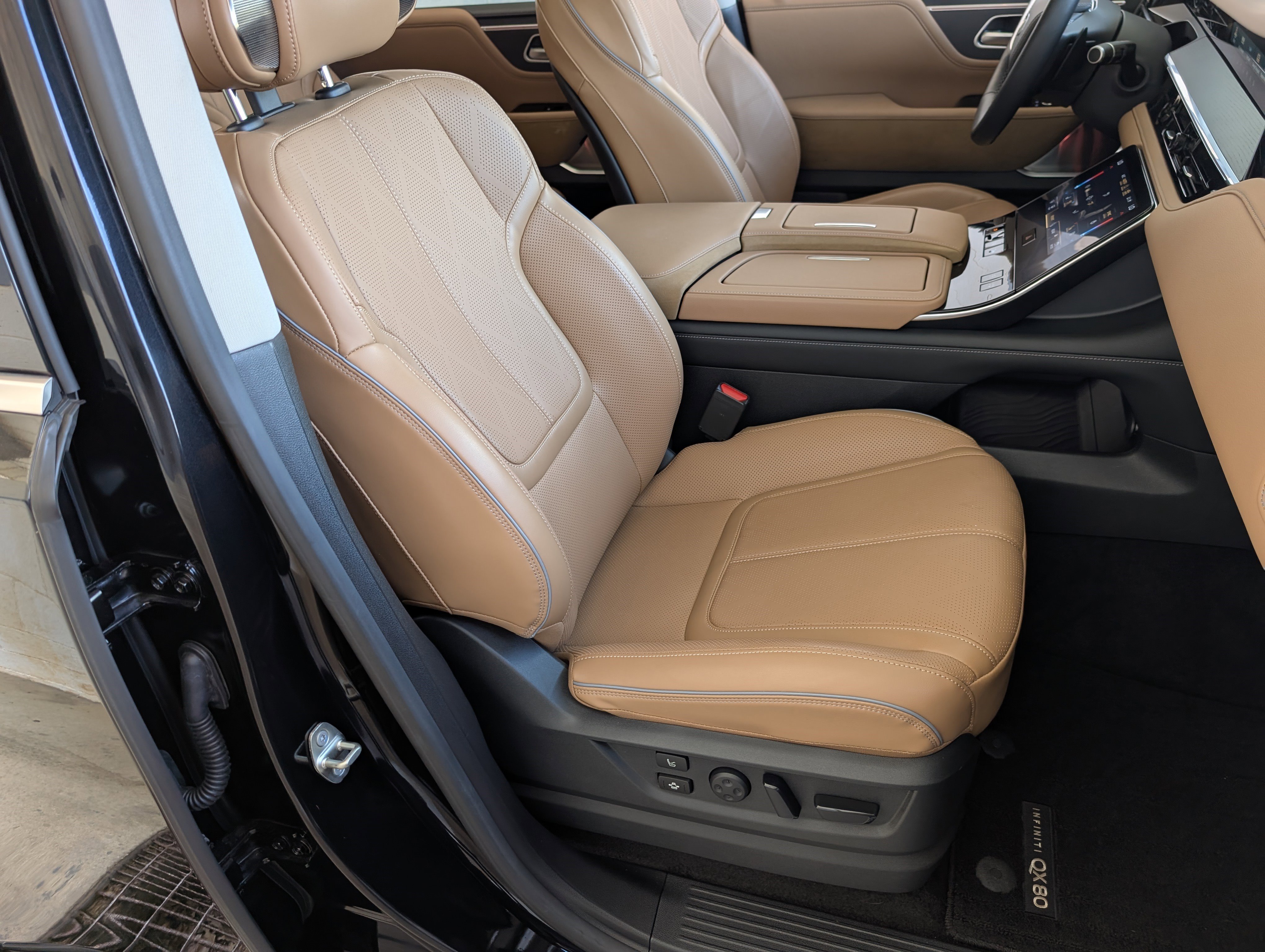 Used 2025 INFINITI QX80 Sensory image 22