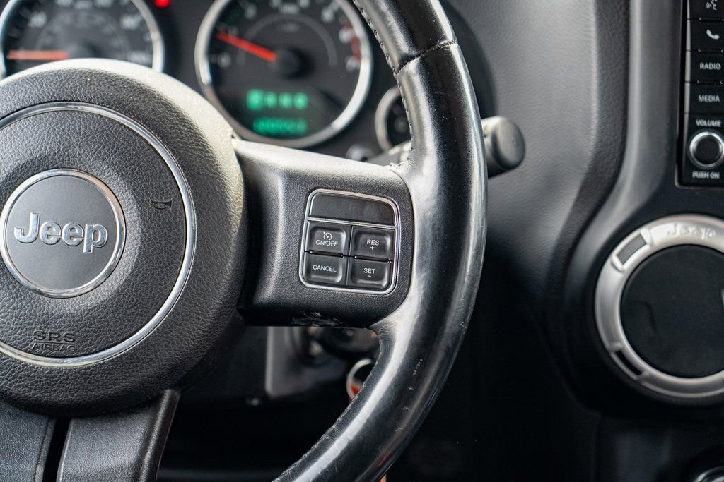 Used 2014 Jeep Wrangler Unlimited Rubicon w/ Dual Top Group image 19