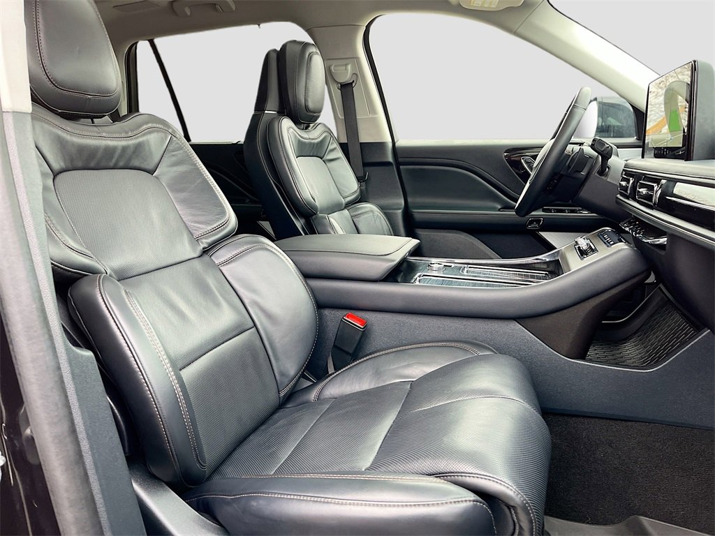 Used 2025 Lincoln Aviator Reserve w/ Equipment Group 201A image 30
