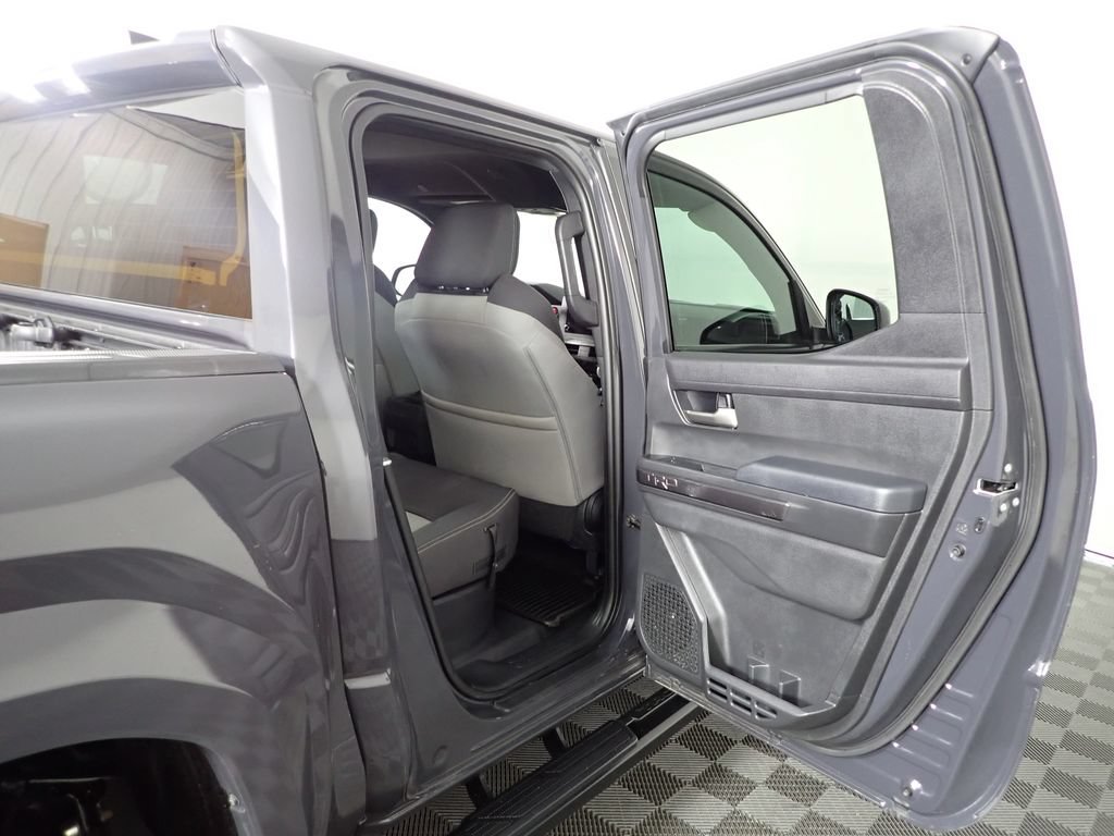 Used 2025 Toyota Tacoma TRD Sport AWD/4WD image 32