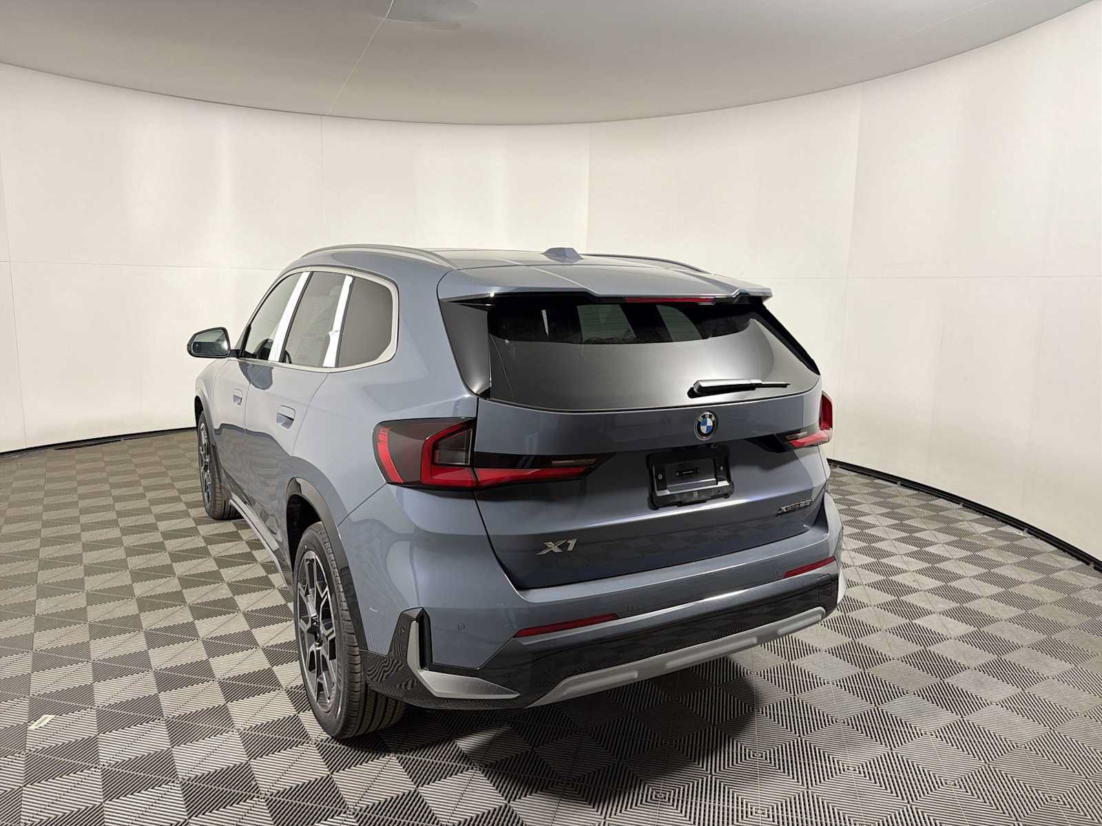 New 2026 BMW X1 xDrive28i w/ Convenience Package AWD/4WD image 3