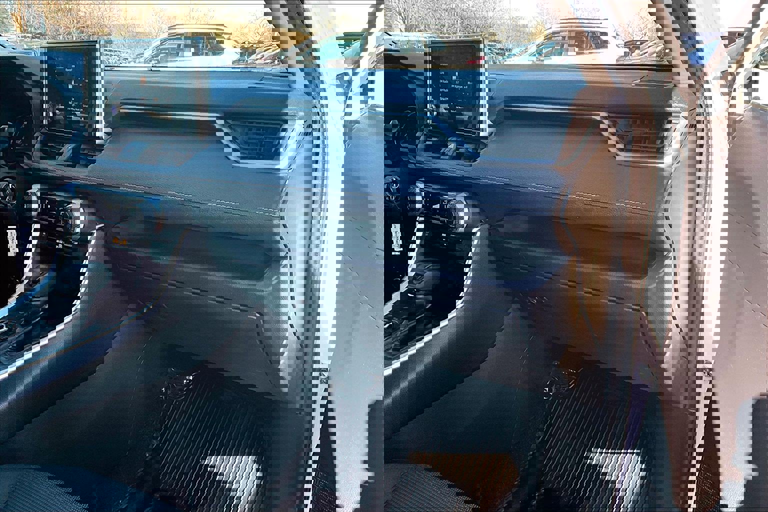 Used 2023 Toyota RAV4 LE image 15