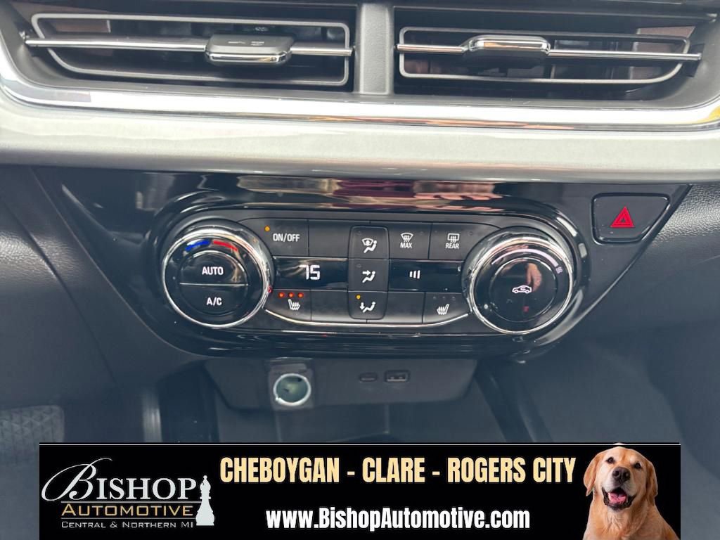 Used 2025 Chevrolet Trax LT w/ LT Convenience Package FWD image 28