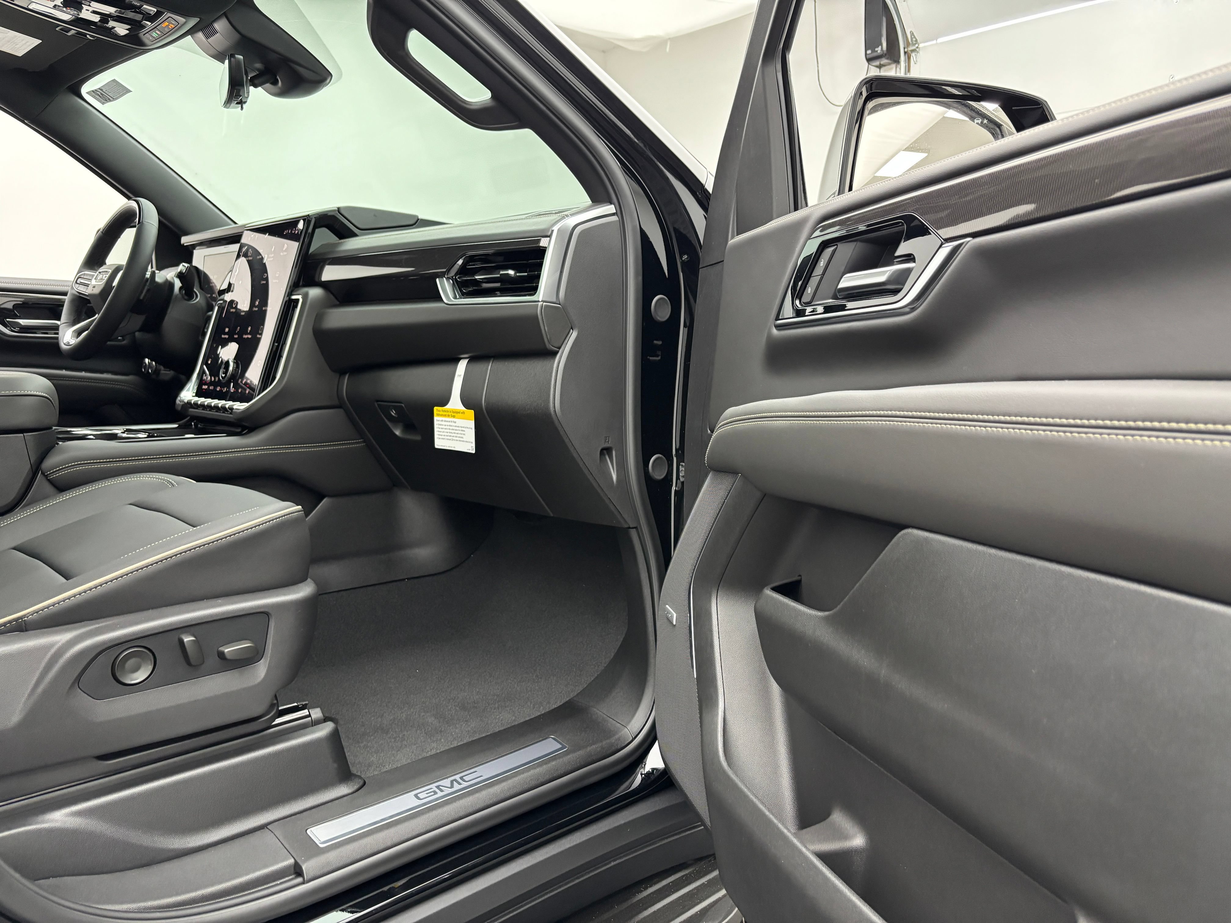 New 2026 GMC Yukon XL Elevation w/ Elevation Premium Package AWD/4WD image 38