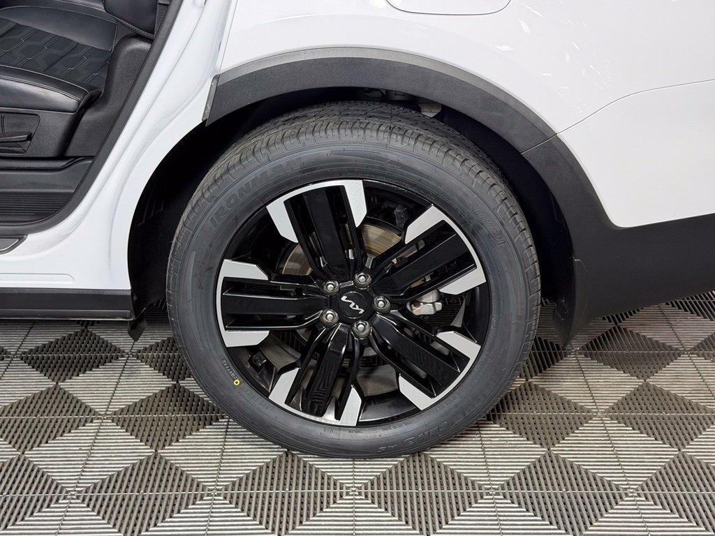 Used 2024 Kia Telluride SX Prestige w/ Towing Package AWD/4WD image 10