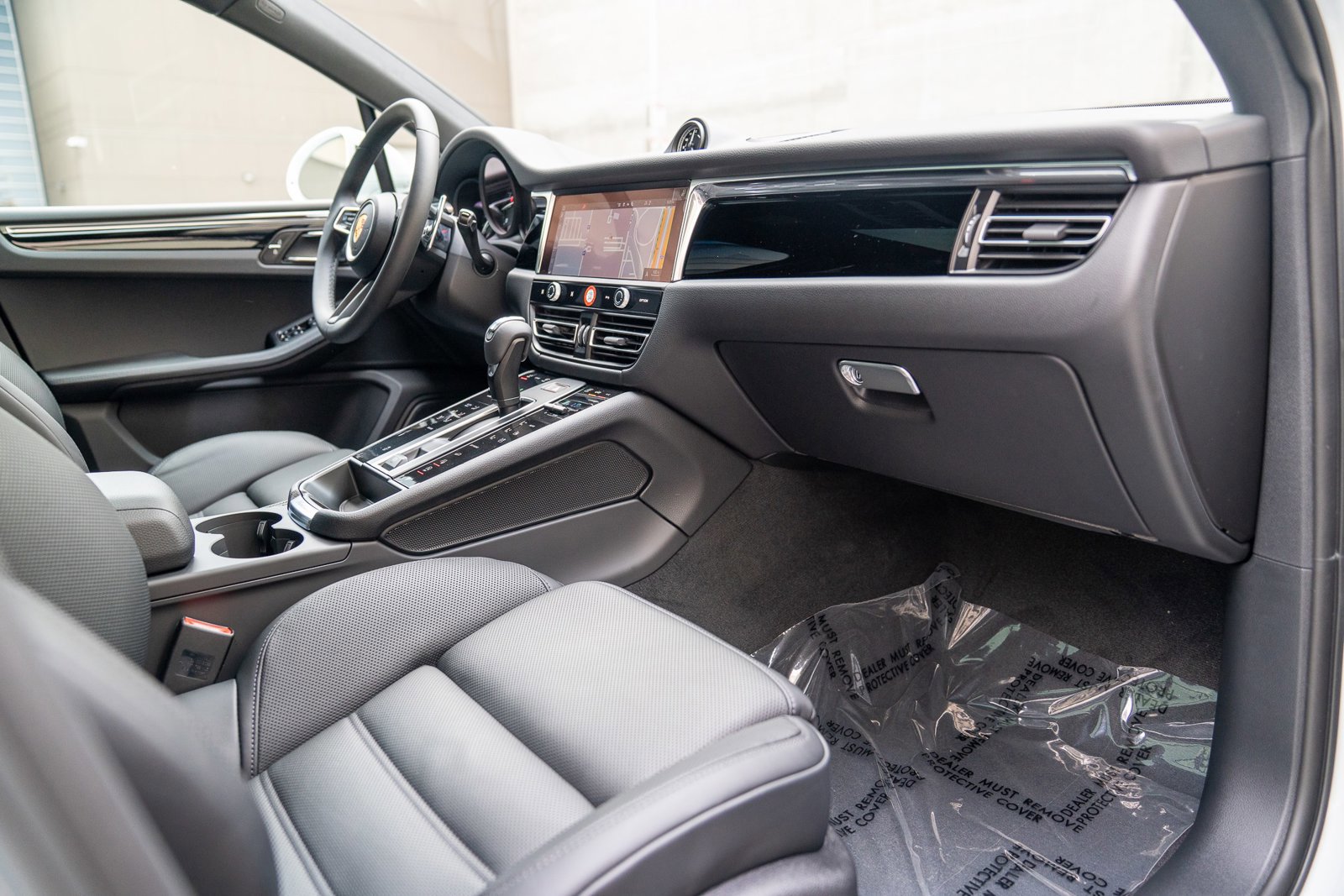 Certified 2025 Porsche Macan image 22