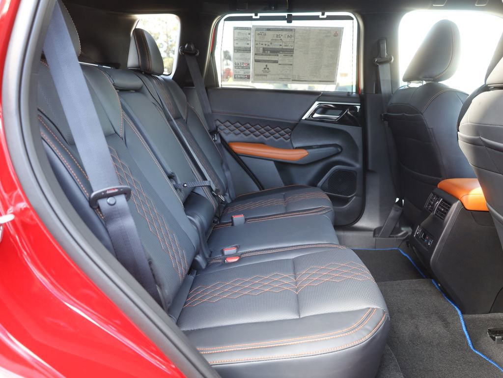 New 2025 Mitsubishi Outlander SEL image 24