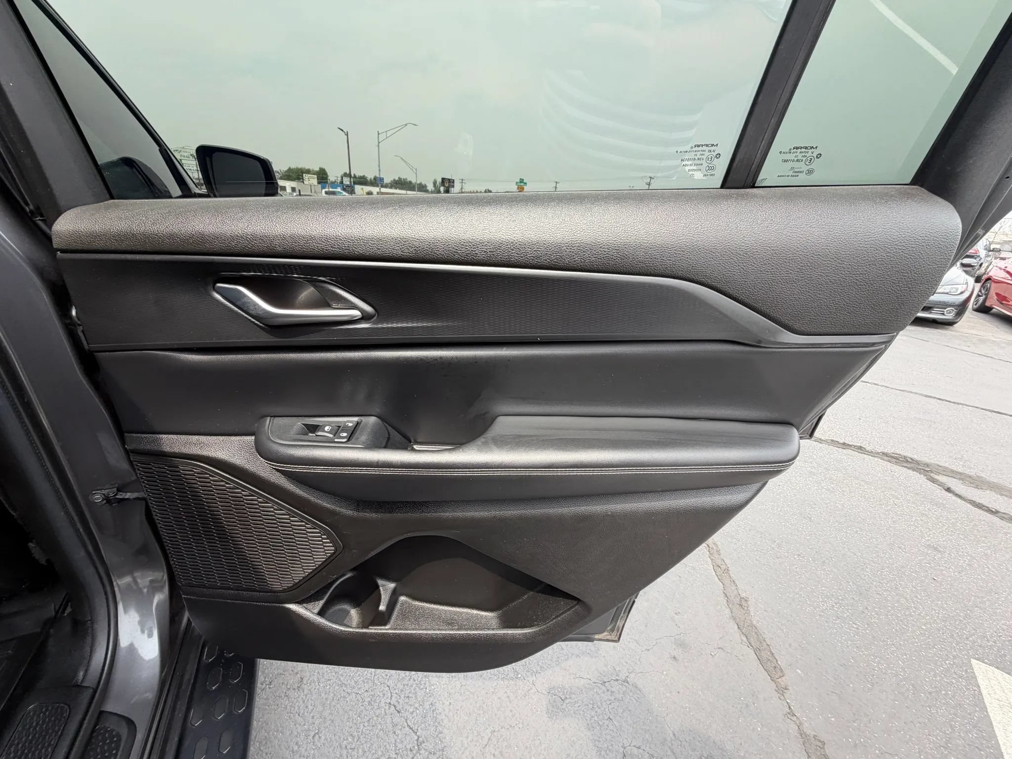 Used 2023 Jeep Grand Cherokee L Laredo AWD/4WD image 17