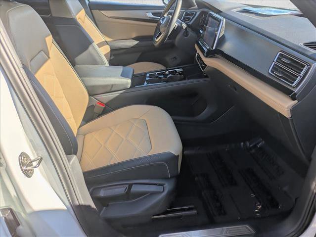 Used 2024 Volkswagen Atlas Cross Sport SE image 22