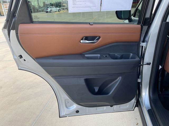 Used 2025 Nissan Pathfinder Platinum w/ Cargo Package image 22