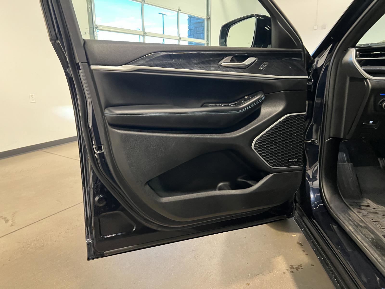 Used 2024 Jeep Grand Cherokee Trailhawk image 27