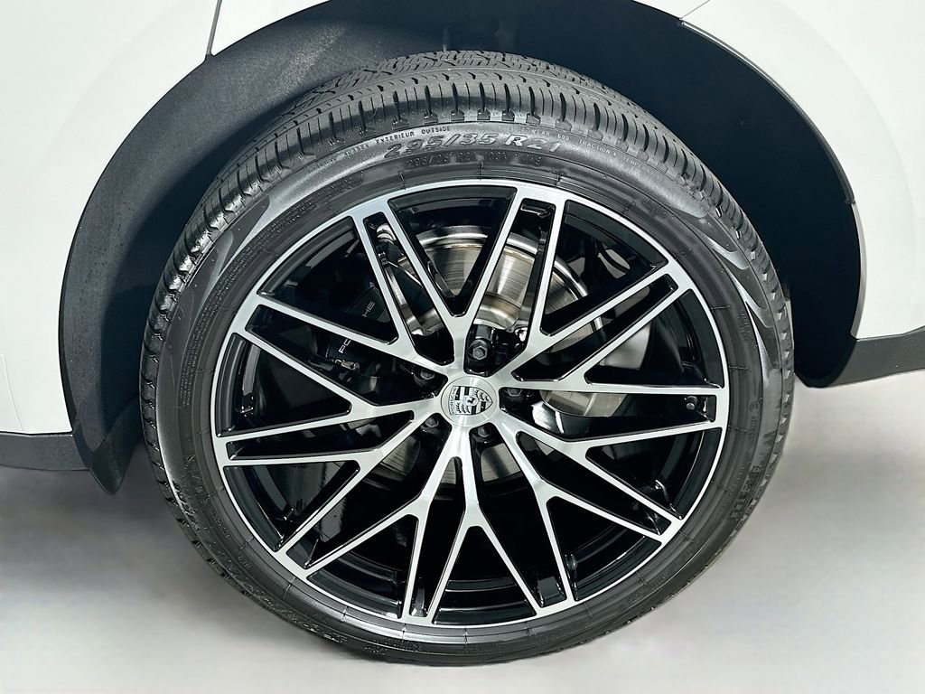 Certified 2026 Porsche Macan image 33