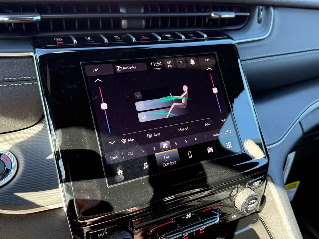 New 2025 Jeep Grand Cherokee Laredo w/ Trailer Tow Package image 19