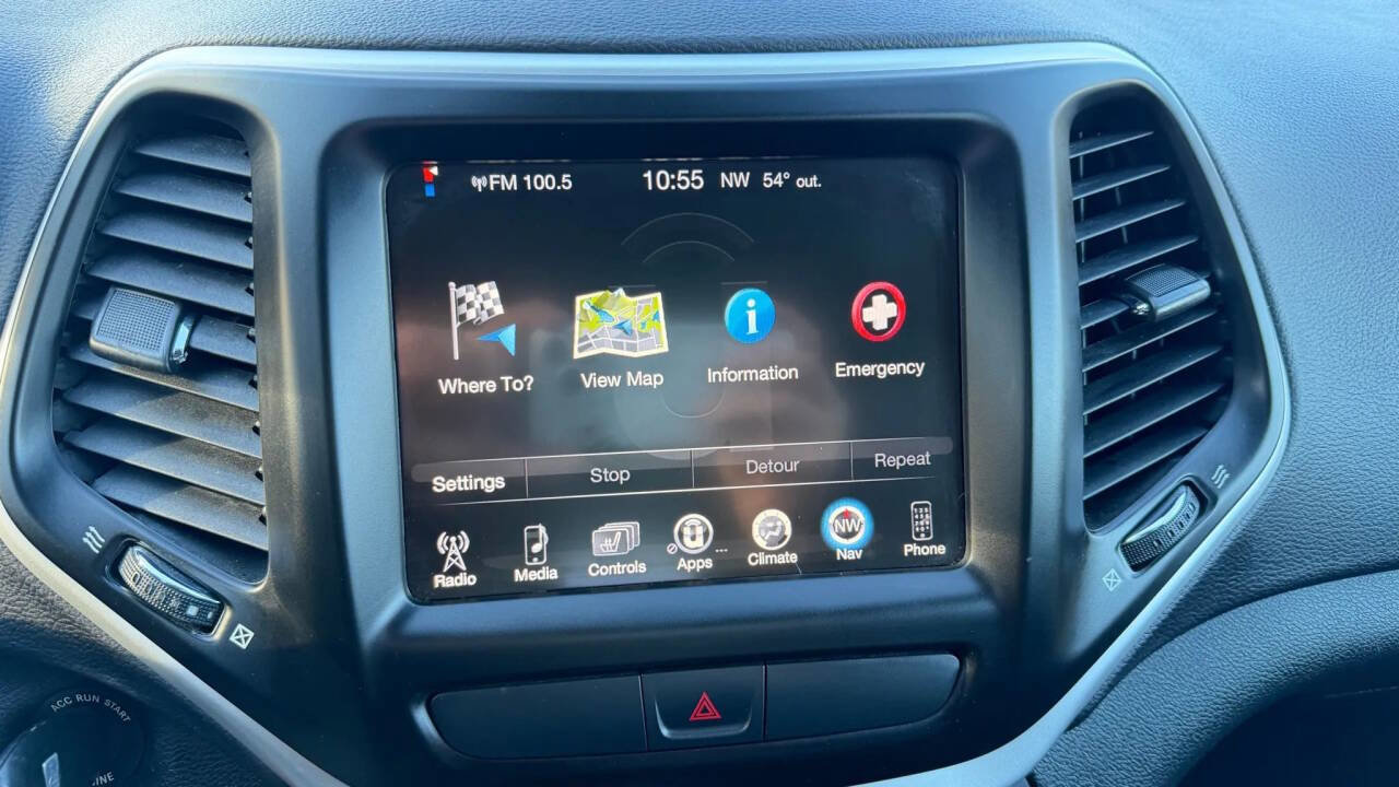 Used 2017 Jeep Cherokee Trailhawk w/ Cold Weather Group image 17