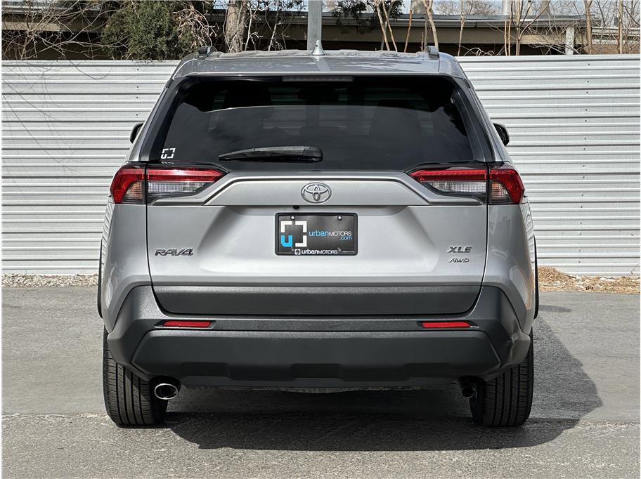 Used 2020 Toyota RAV4 XLE image 11