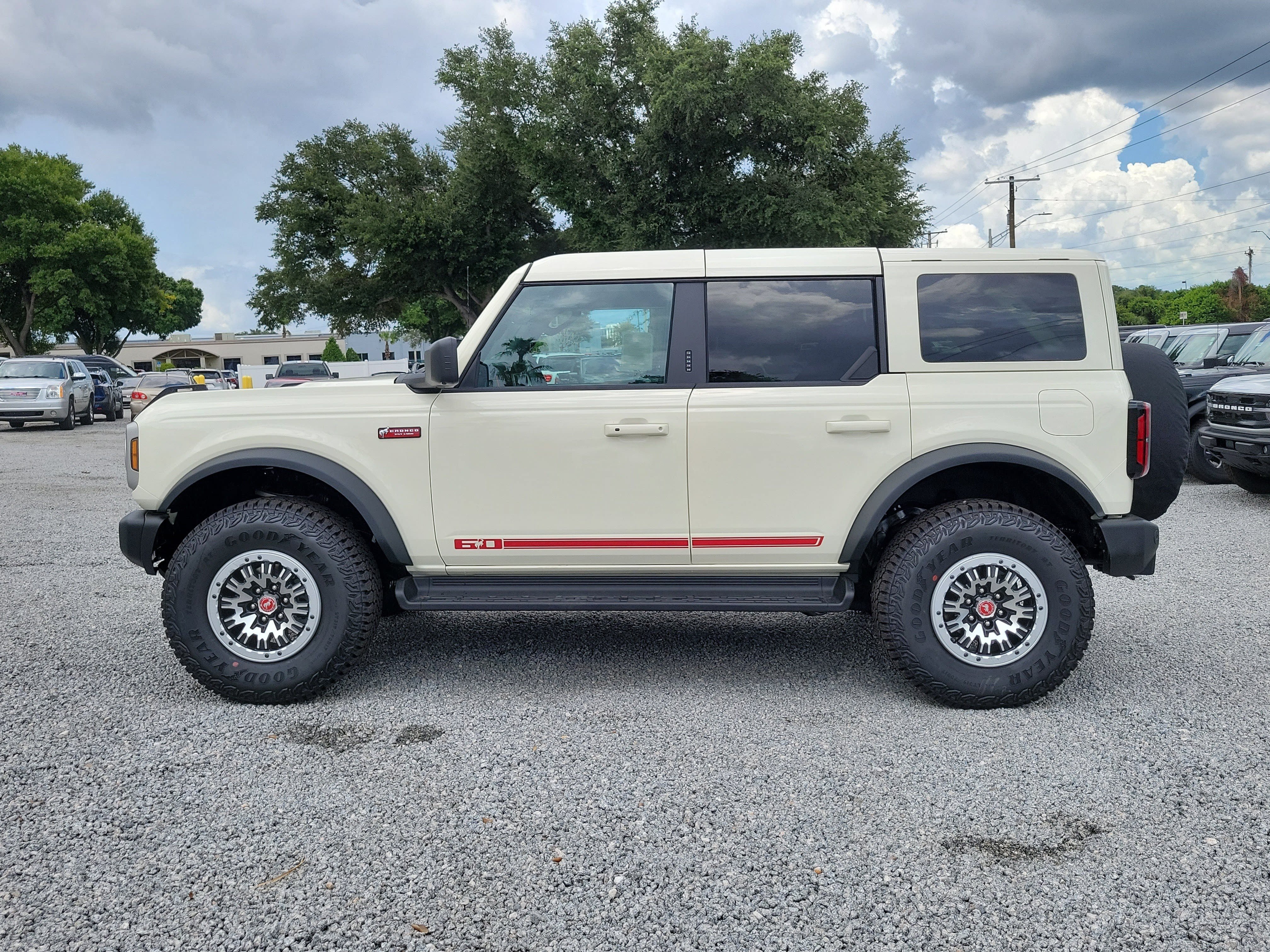 New 2026 Ford Bronco Outer Banks w/ Sasquatch Package AWD/4WD image 7