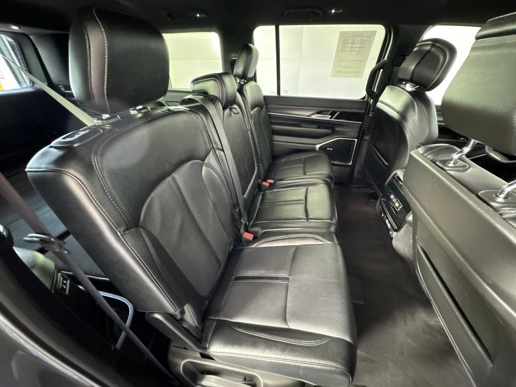 Certified 2024 Jeep Wagoneer L Series II w/ Flexible Seating Group AWD/4WD image 37