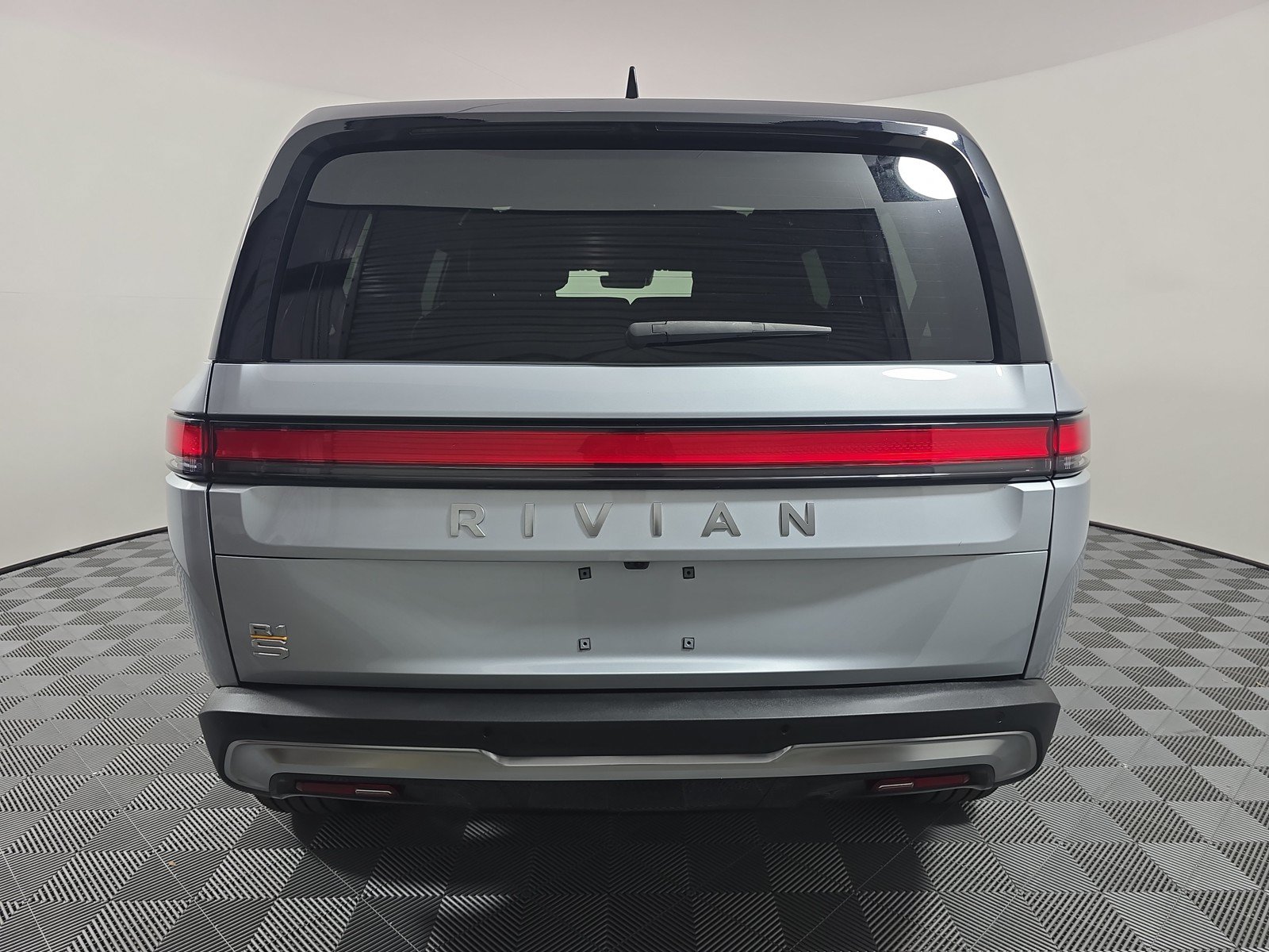 Used 2024 Rivian R1S Adventure AWD/4WD image 4