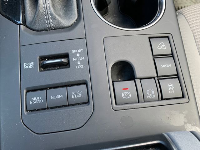 Used 2025 Toyota Highlander LE AWD/4WD image 26