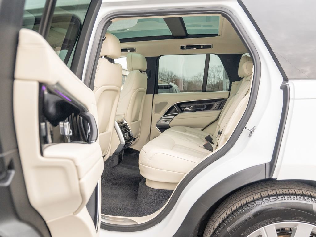 Certified 2025 Land Rover Range Rover SE image 34