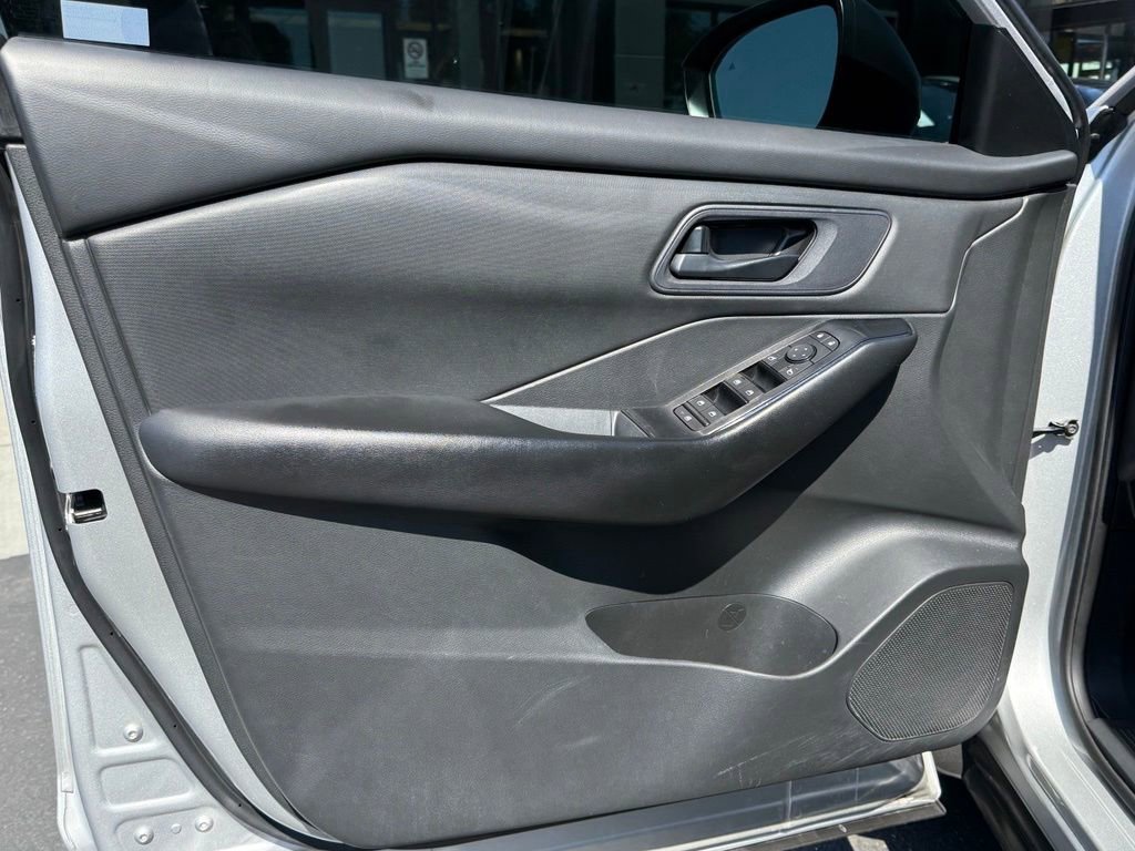 Used 2024 Nissan Rogue S FWD image 29
