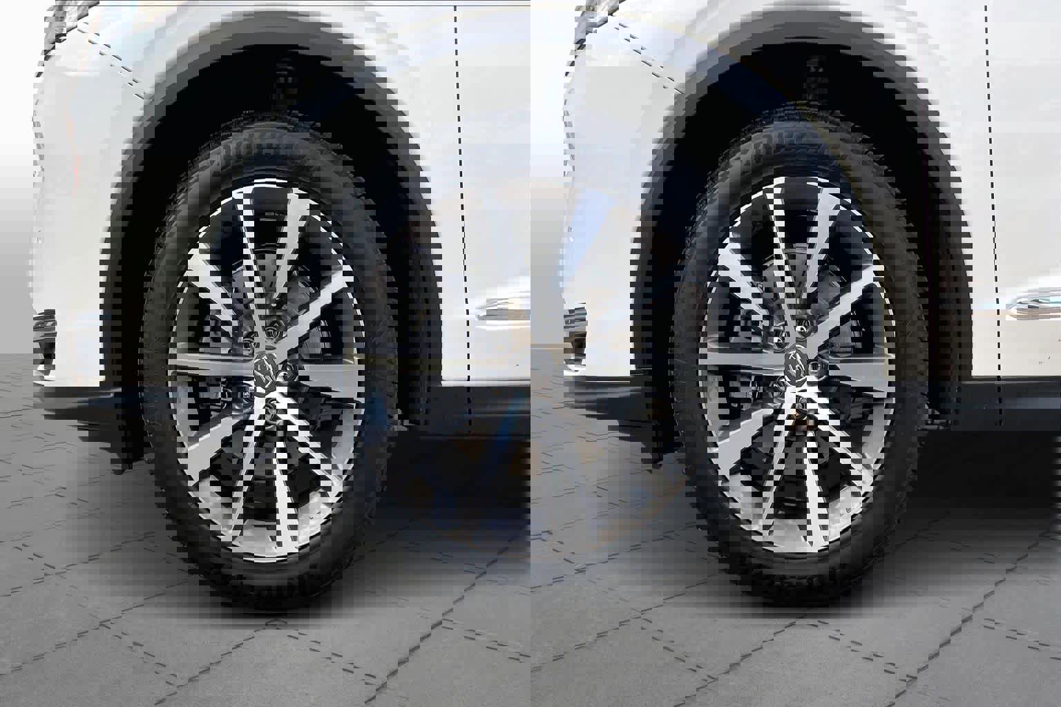 Certified 2025 Acura MDX SH-AWD w/ Technology Package image 9