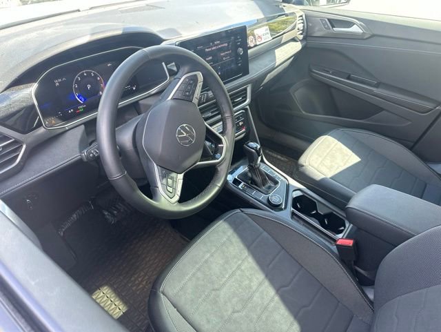 Used 2025 Volkswagen Taos SE AWD/4WD image 9