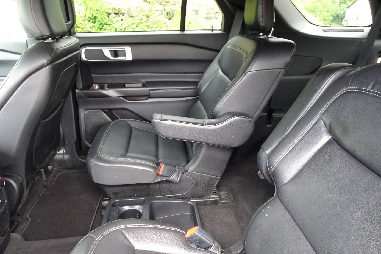 Used 2020 Ford Explorer XLT w/ Equipment Group 202A AWD/4WD image 17