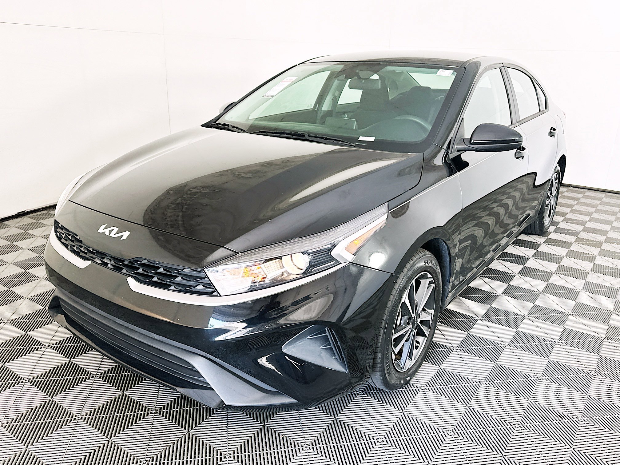 Used 2024 Kia Forte LXS FWD image 7