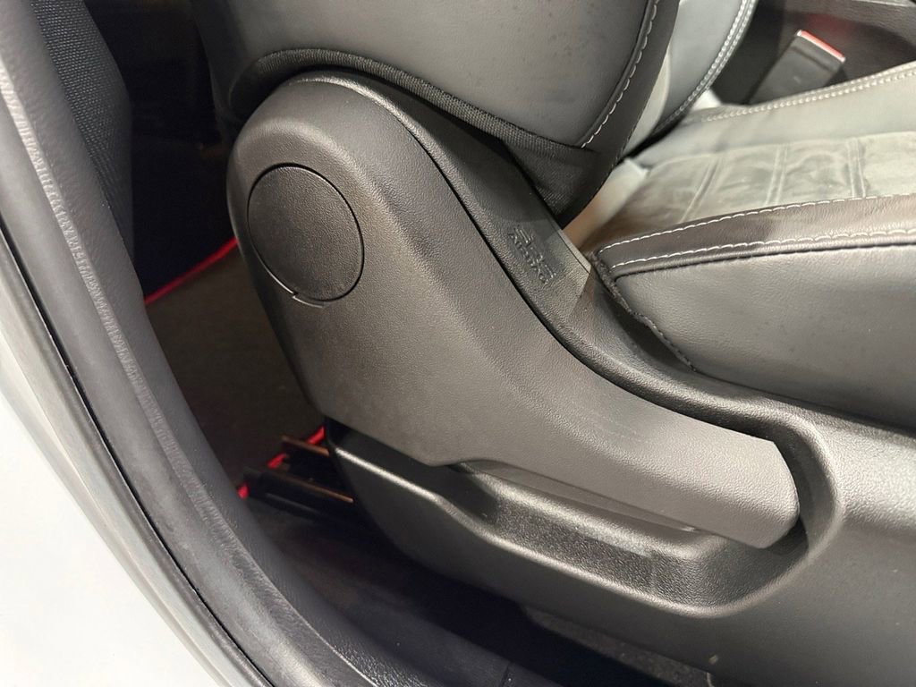 Used 2023 Mitsubishi Outlander SE image 15