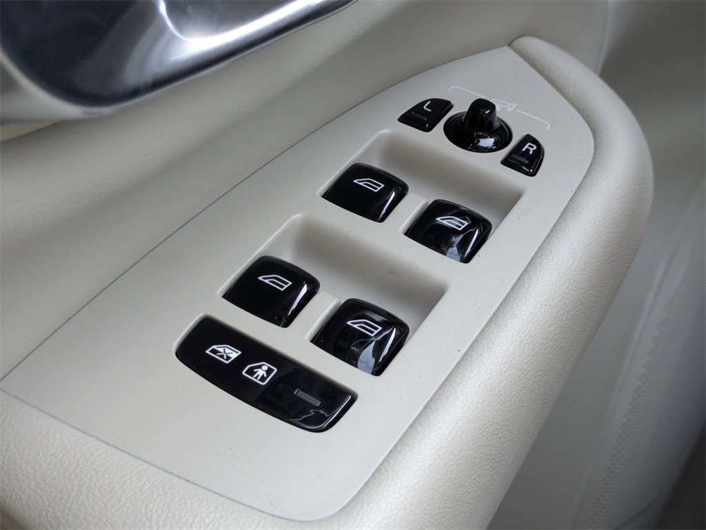 Certified 2023 Volvo XC90 B6 Ultimate w/ Protection Package Premier image 27