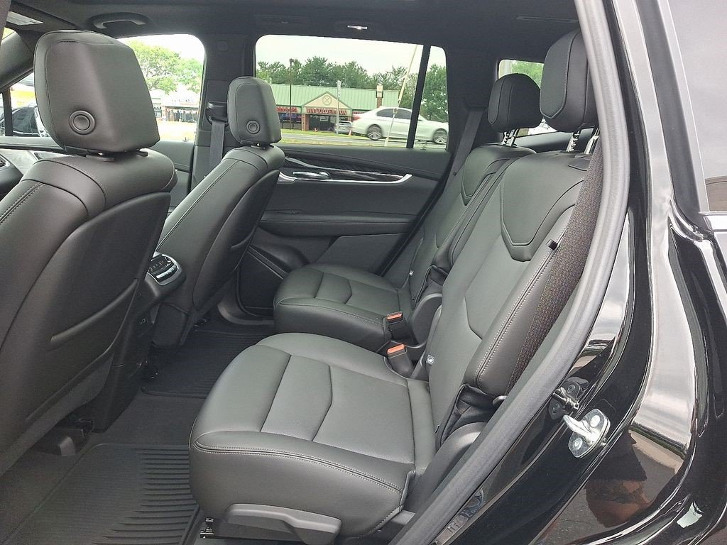 Certified 2025 Cadillac XT6 Premium Luxury w/ Technology Package AWD/4WD image 10