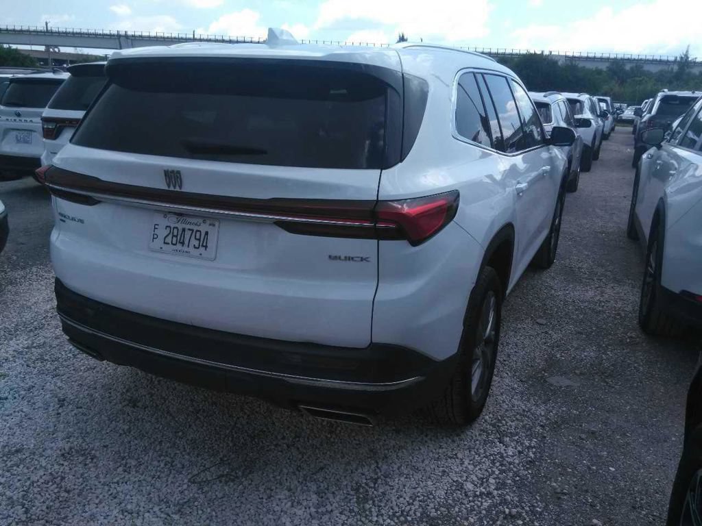 Used 2025 Buick Enclave Preferred AWD/4WD image 10