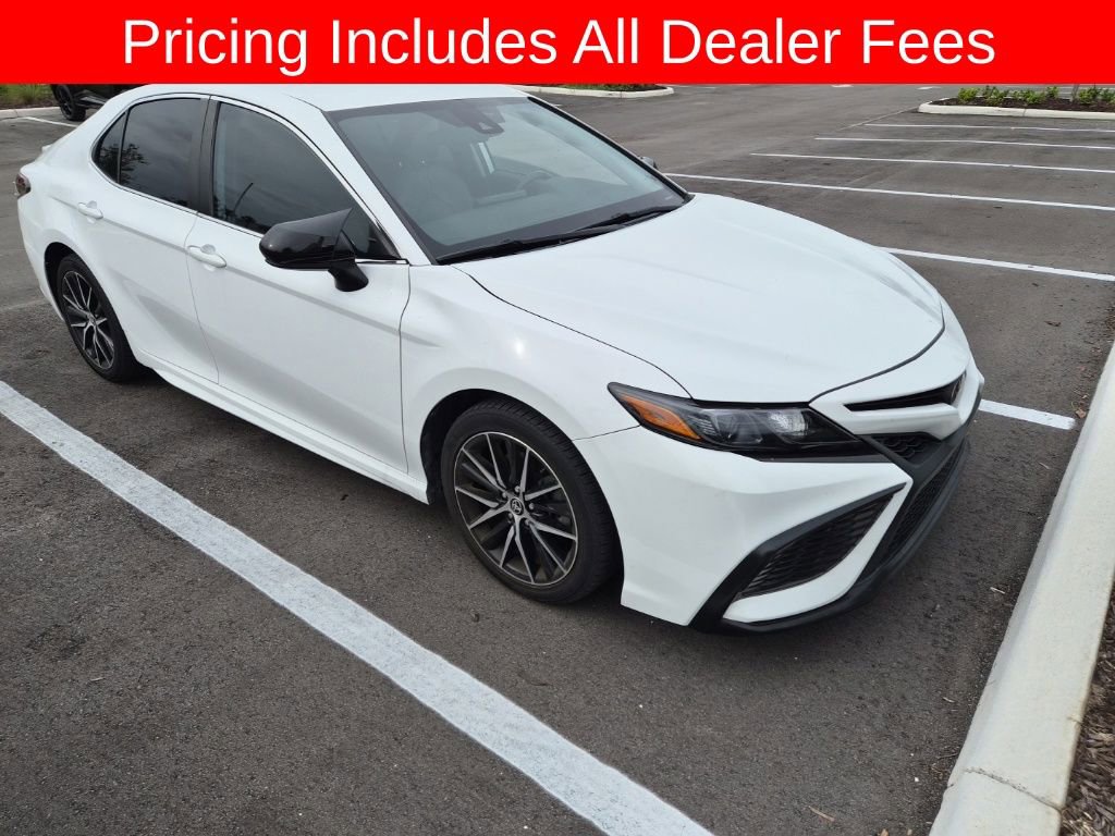 Used 2021 Toyota Camry SE FWD image 3