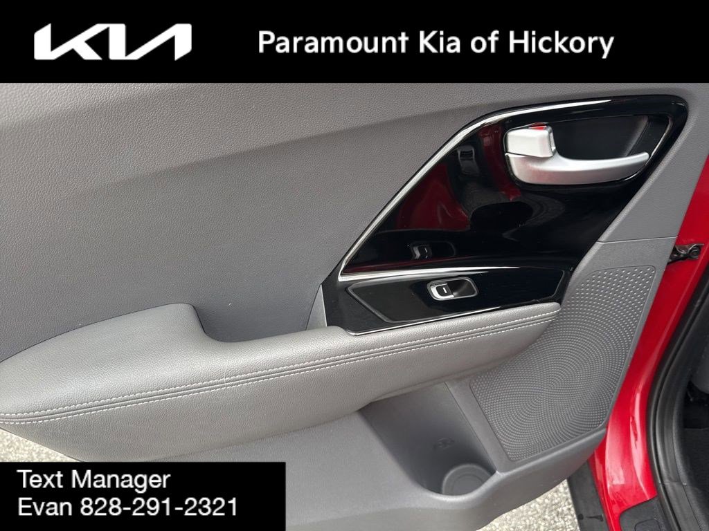 Used 2018 Kia Niro EX image 11