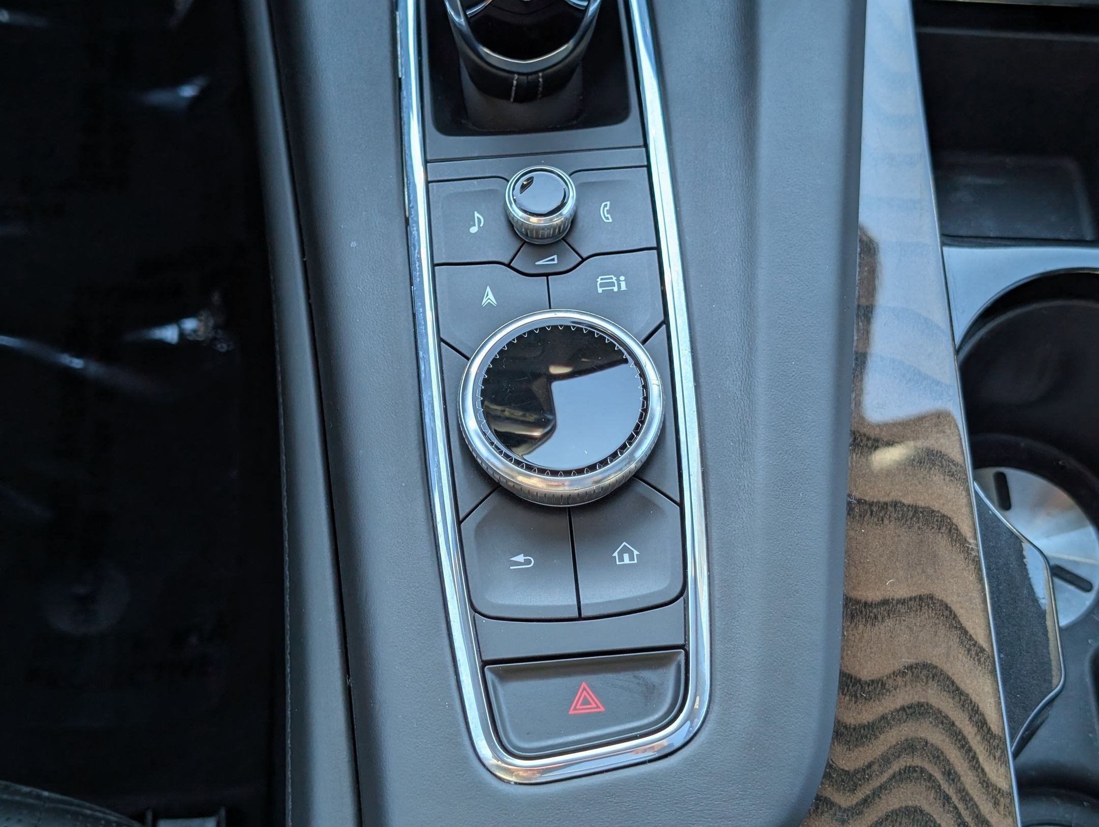 Used 2024 Cadillac Escalade Sport Platinum w/ LPO, ONYX Package image 24