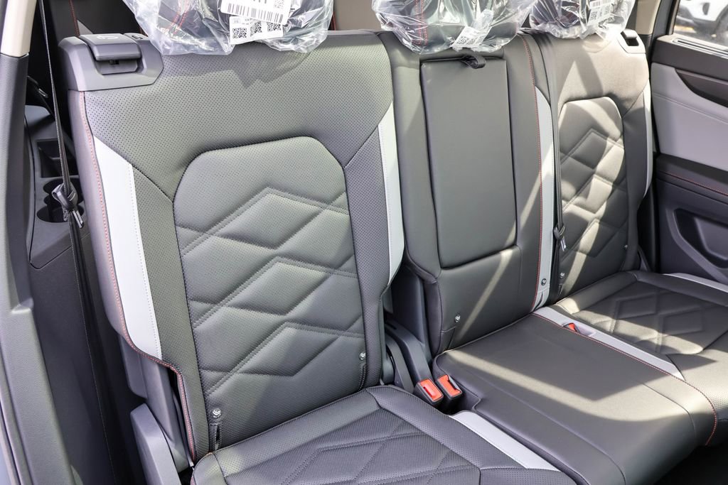 New 2025 Volkswagen Atlas Peak Edition SE image 40