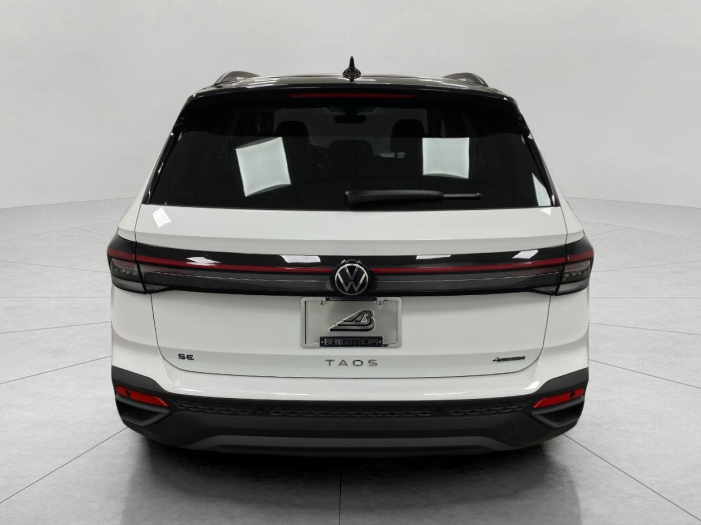 New 2026 Volkswagen Taos SE AWD/4WD image 4